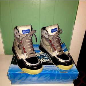 Authentic Vasque Gore-Tex boot, size 8 lightly worn.